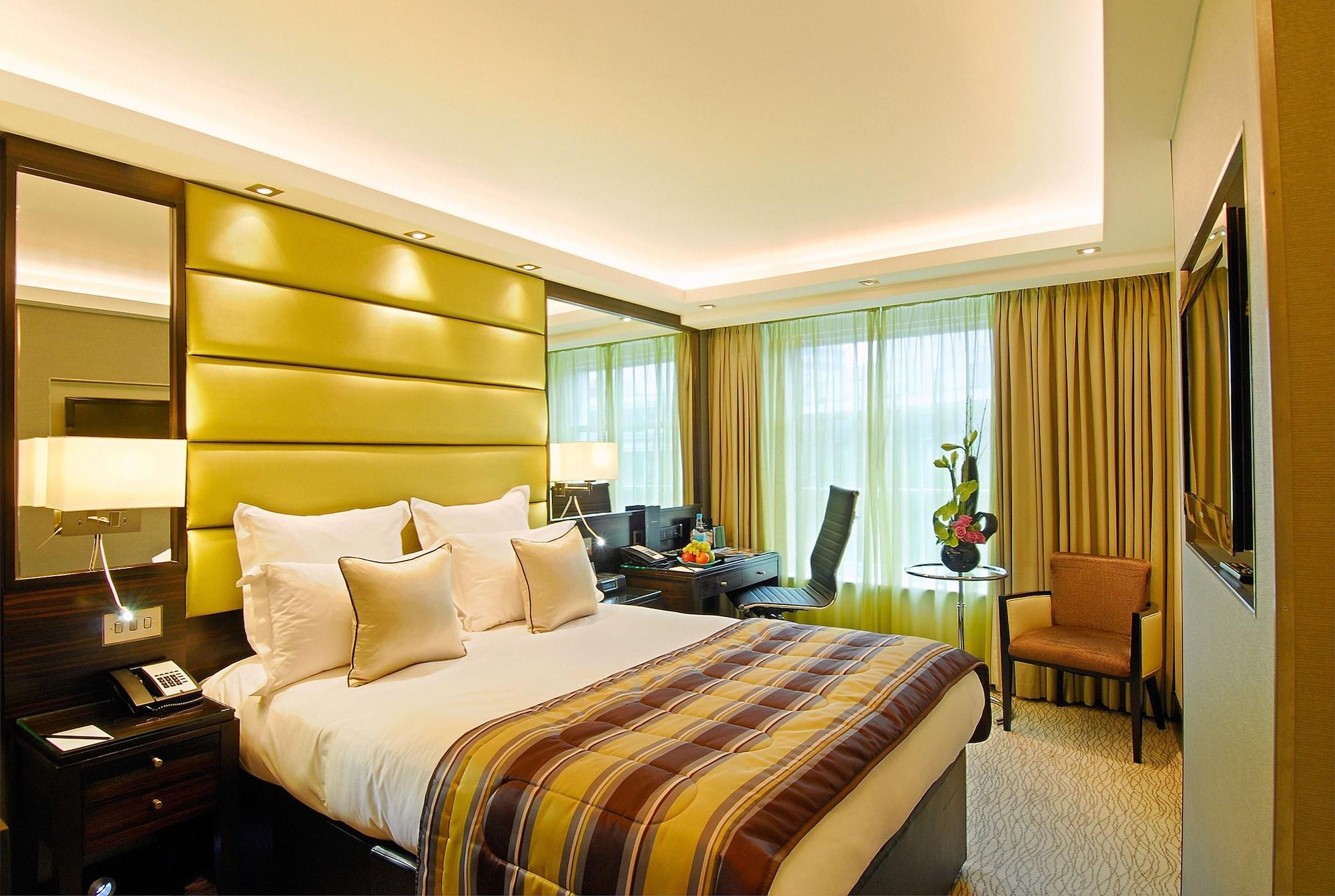 Montcalm Mayfair, Autograph Collection Лондон Екстер'єр фото A bedroom at the InterContinental London The O2