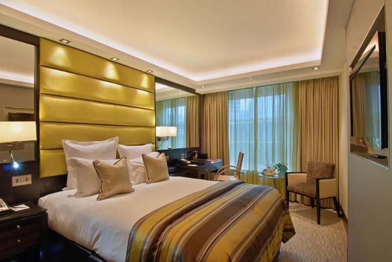 Montcalm Mayfair, Autograph Collection Лондон Екстер'єр фото A bedroom at the InterContinental London The O2